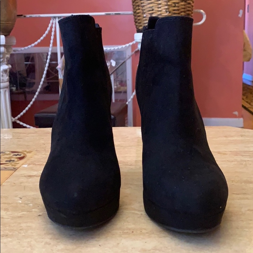 Size 39 H&M black used suede ankle clean boots